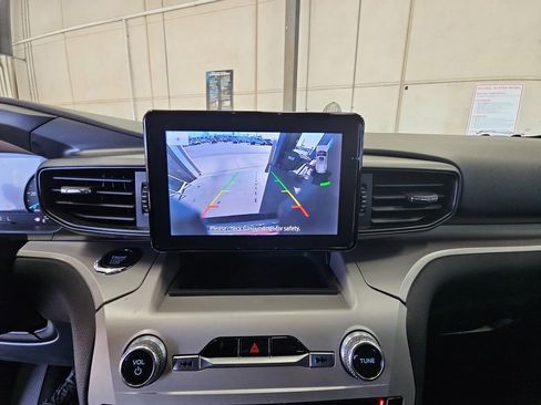 Used 2024 Ford Explorer XLT image 21