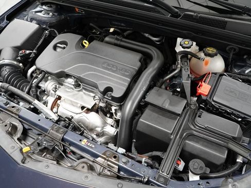 Used 2025 Chevrolet Malibu RS FWD image 32