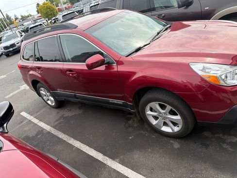 Used 2014 Subaru Outback 2.5i Premium AWD/4WD image 2