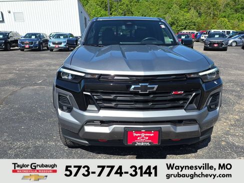 Used 2023 Chevrolet Colorado Z71 w/ Z71 Convenience Package 2 AWD/4WD image 3