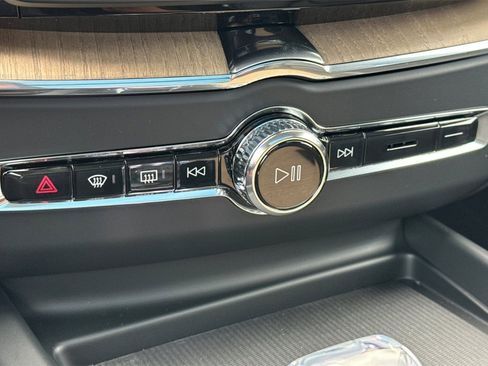 New 2026 Volvo XC60 B5 Ultra w/ Climate Package image 20