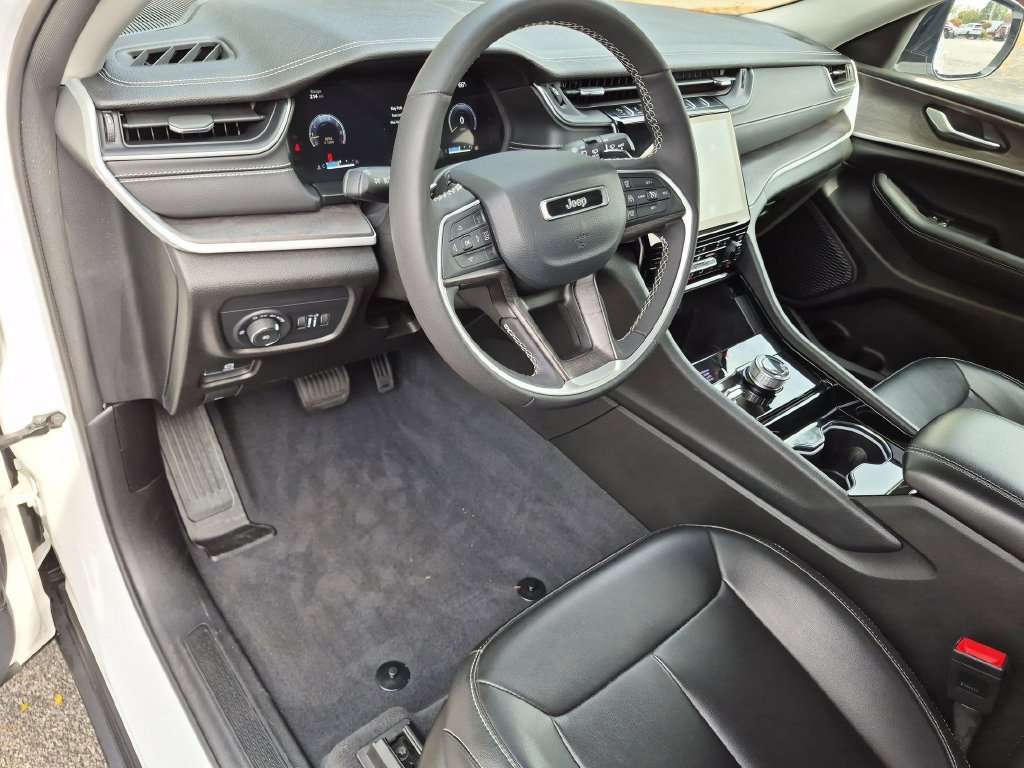 Used 2023 Jeep Grand Cherokee Limited AWD/4WD image 12
