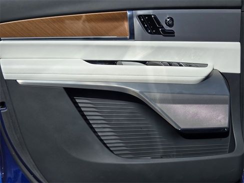 New 2026 Cadillac Vistiq Sport w/ LPO, Floor Liner Package image 20