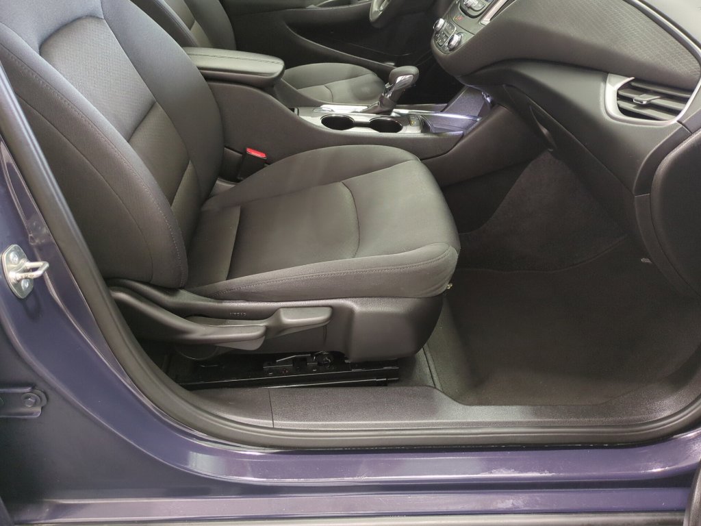 Used 2025 Chevrolet Malibu LT FWD image 20