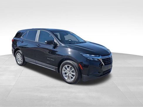 Certified 2022 Chevrolet Equinox LS w/ LS Convenience Package image 2