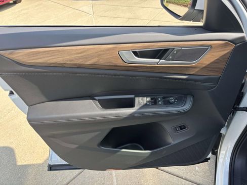 New 2026 Volkswagen Atlas SE image 11