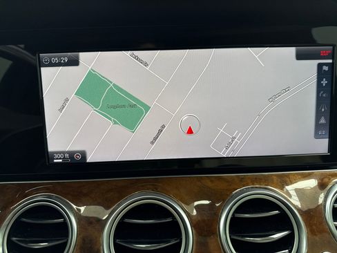 Used 2017 Mercedes-Benz E 300 image 27