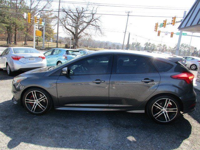Used 2017 Ford Focus ST FWD image 5