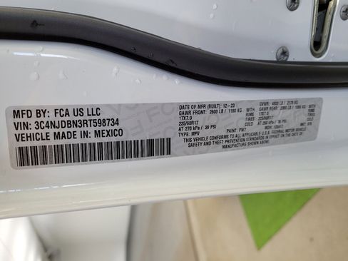 Used 2024 Jeep Compass Latitude image 33