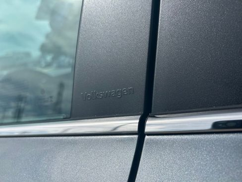 New 2025 Volkswagen Taos SE w/ Panoramic Sunroof Package image 24