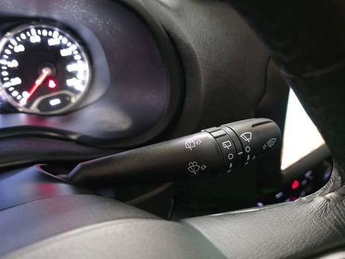 Used 2023 Jeep Renegade Altitude w/ Sun/Sound Group image 33