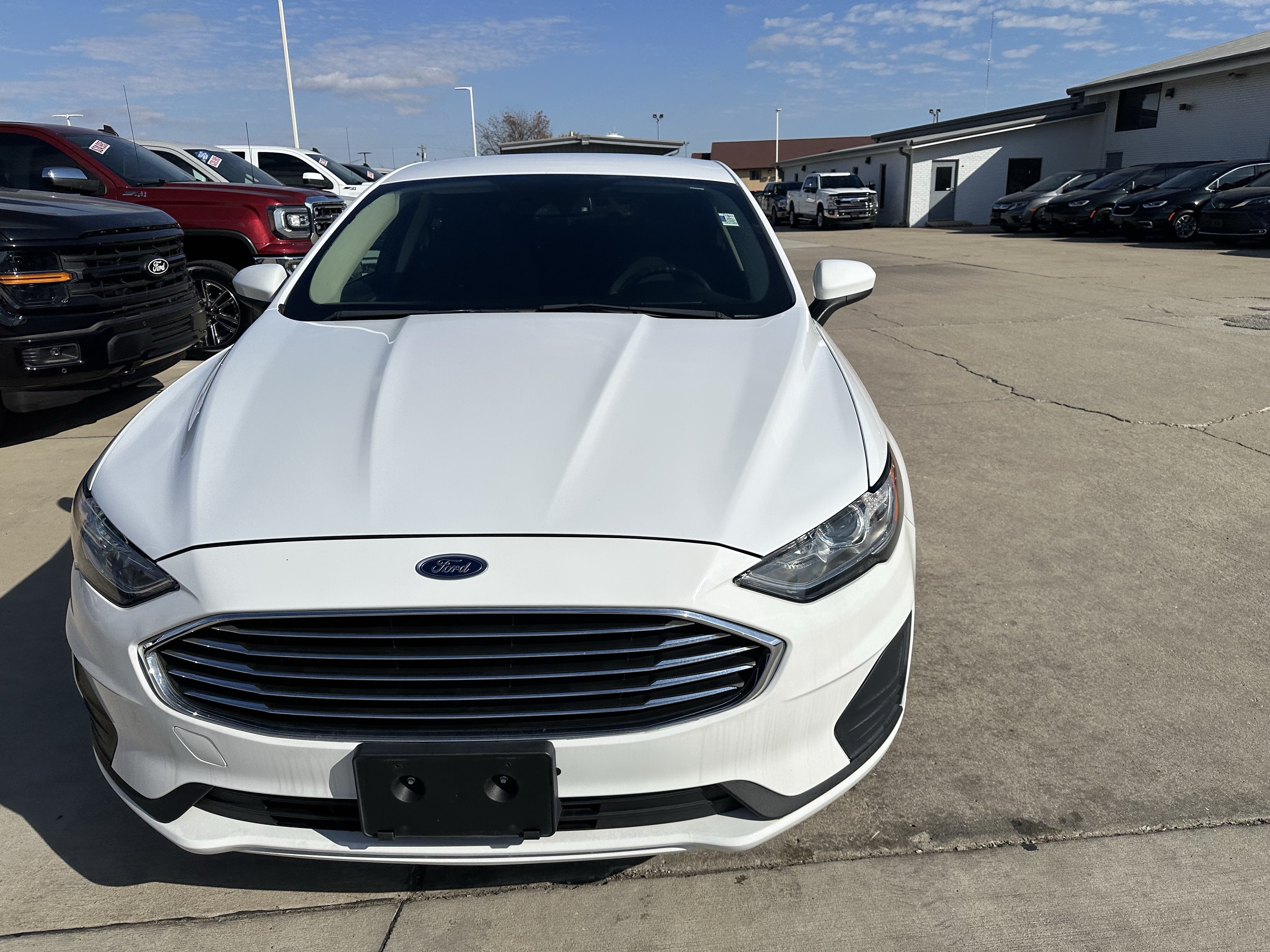 Used 2019 Ford Fusion SE FWD image 2