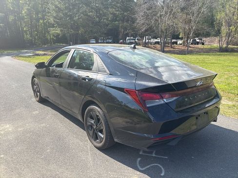 Used 2023 Hyundai Elantra SEL image 7