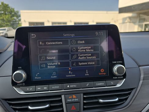 Used 2025 Nissan Altima 2.5 SV FWD image 32