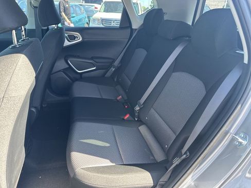 Used 2025 Kia Soul LX w/ LX Technology Package FWD image 13