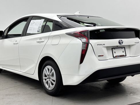 Used 2017 Toyota Prius Two FWD image 5