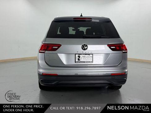 Used 2022 Volkswagen Tiguan SE w/ Panoramic Sunroof Package FWD image 7