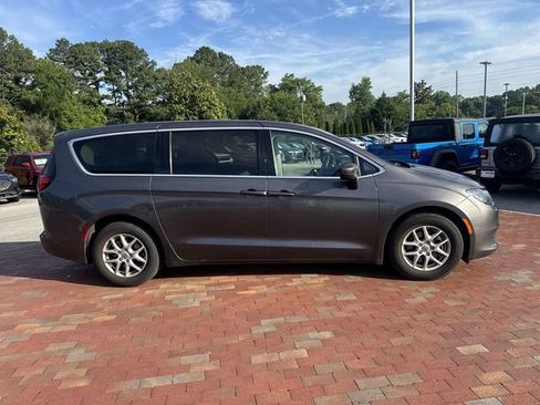 Used 2023 Chrysler Voyager LX FWD image 16