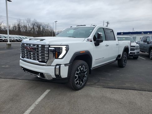 New 2026 GMC Sierra 2500 Denali w/ Denali Reserve Package AWD/4WD image 9