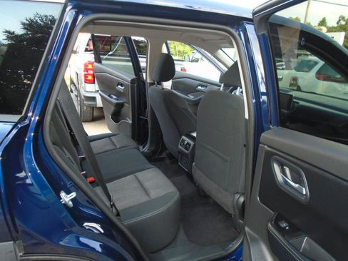 Used 2024 Nissan Rogue SV AWD/4WD image 9