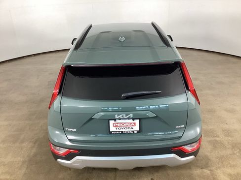 Used 2023 Kia Niro EX w/ EX Cold Weather Package FWD image 11