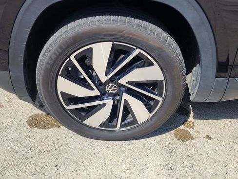 Used 2025 Volkswagen Atlas SE AWD/4WD image 9