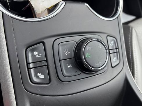 Used 2023 GMC Terrain SLT image 25