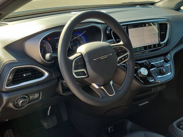 New 2027 Chrysler Pacifica Select FWD image 7
