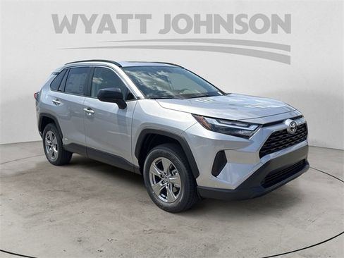 Used 2025 Toyota RAV4 LE image 7