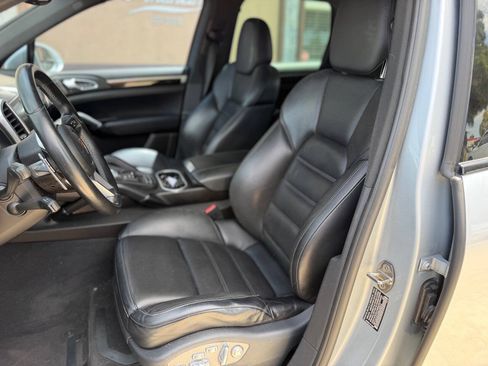 Used 2016 Porsche Cayenne AWD/4WD image 13