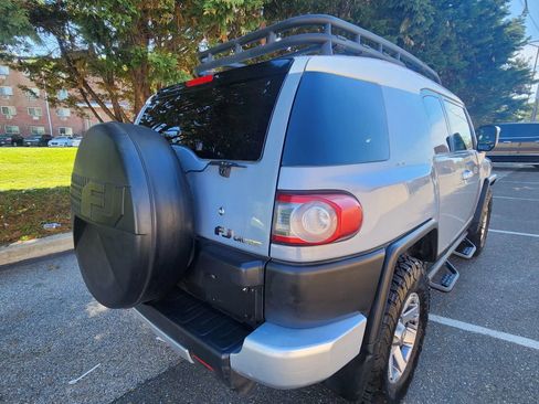 Used 2014 Toyota FJ Cruiser 4WD w/ Upgrade Package image 10