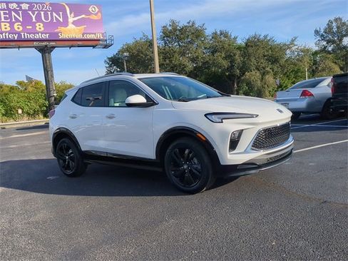 Used 2024 Buick Encore GX Sport Touring image 3