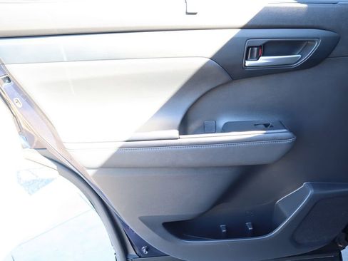 Certified 2024 Toyota Highlander XSE image 26