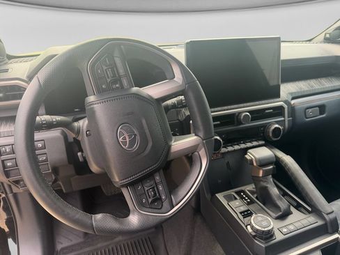 Used 2025 Toyota 4Runner Platinum AWD/4WD image 11