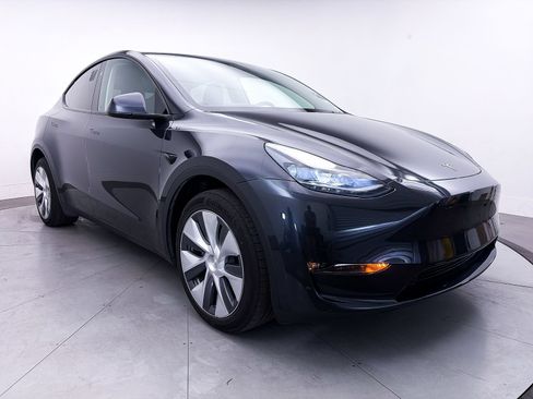 Used 2024 Tesla Model Y Long Range AWD/4WD image 10