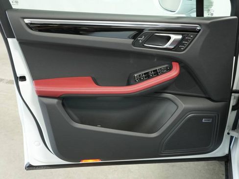 New 2025 Porsche Macan image 25