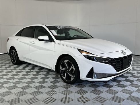 Used 2023 Hyundai Elantra Limited FWD image 2