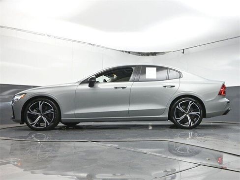 Certified 2024 Volvo S60 B5 Core image 35