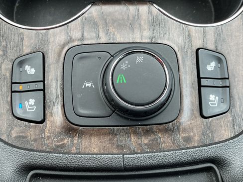 Used 2021 GMC Acadia Denali w/ Denali Technology Package FWD image 10