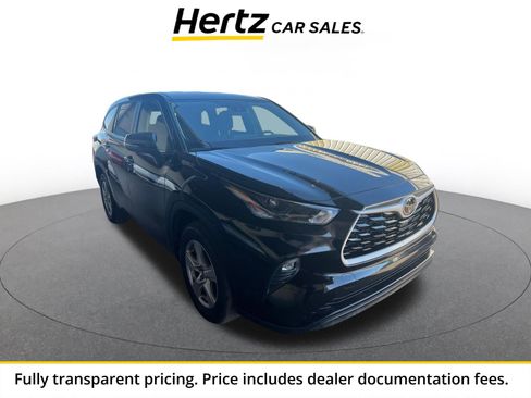 Used 2025 Toyota Highlander LE FWD image 1