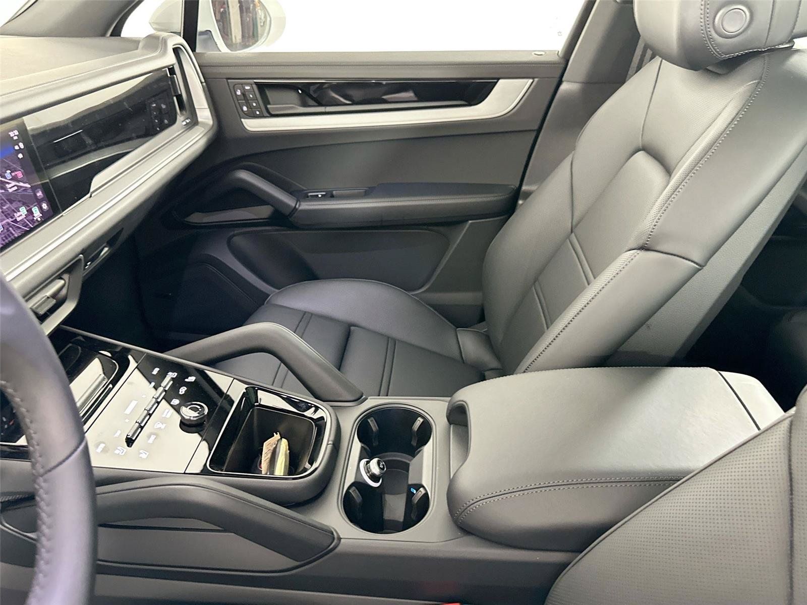 Certified 2026 Porsche Cayenne Coupe AWD/4WD image 30
