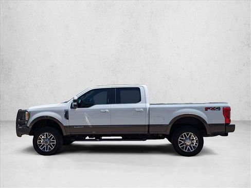 Used 2017 Ford F250 King Ranch w/ FX4 Off-Road Package AWD/4WD image 8
