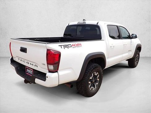 Used 2019 Toyota Tacoma TRD Off-Road AWD/4WD image 4