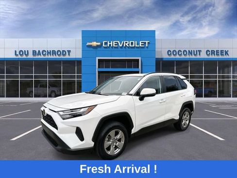 Used 2023 Toyota RAV4 XLE w/ Convenience Package FWD image 4