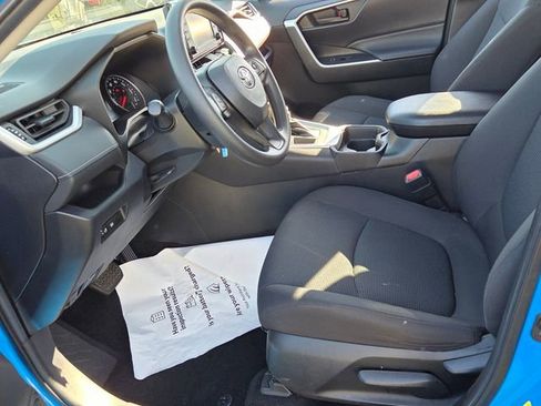 Used 2021 Toyota RAV4 LE image 5