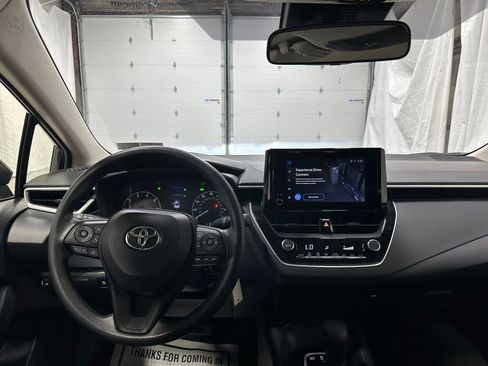Used 2025 Toyota Corolla LE FWD image 16