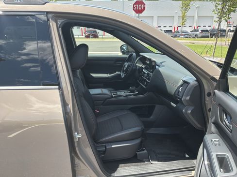 Used 2023 Nissan Pathfinder Rock Creek AWD/4WD image 32