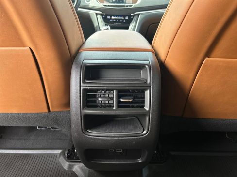 Certified 2023 Cadillac XT5 Premium Luxury w/ LPO, Floor Liner Package AWD/4WD image 19