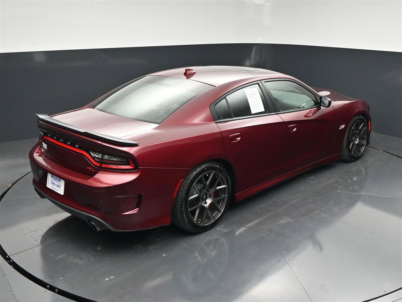 Used 2017 Dodge Charger R/T Scat Pack w/ Technology Group RWD image 26
