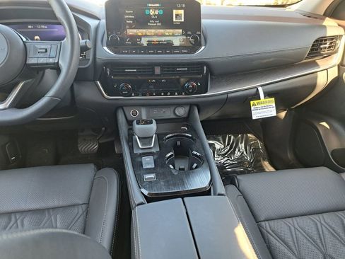 Used 2023 Nissan Rogue Platinum w/ Platinum Premium Package image 24